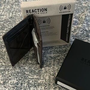 New in box Kenneth Cole wallet